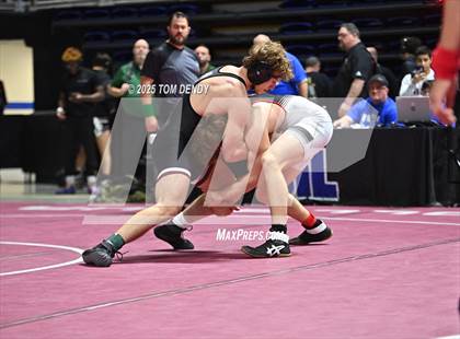 Thumbnail 3 in UIL Wrestling 5A-6A Finals (Round 1) photogallery.