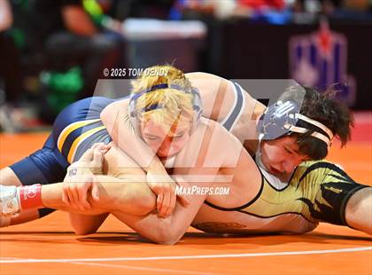 Thumbnail 2 in UIL Wrestling 5A-6A Finals (Round 1) photogallery.