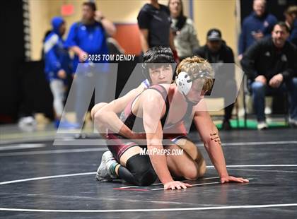 Thumbnail 2 in UIL Wrestling 5A-6A Finals (Round 1) photogallery.