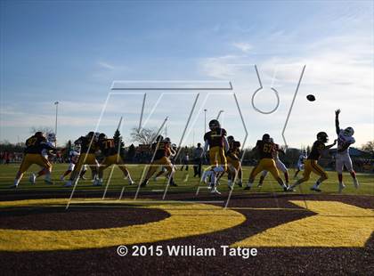 Thumbnail 3 in Homewood-Flossmoor @ Loyola Academy (IHSA Class 8A Quarterfinal) photogallery.