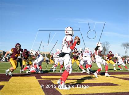 Thumbnail 3 in Homewood-Flossmoor @ Loyola Academy (IHSA Class 8A Quarterfinal) photogallery.