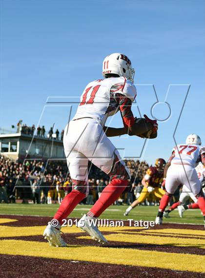 Thumbnail 3 in Homewood-Flossmoor @ Loyola Academy (IHSA Class 8A Quarterfinal) photogallery.
