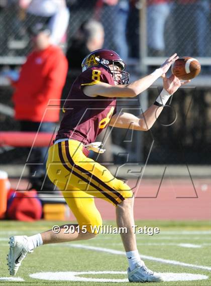 Thumbnail 3 in Homewood-Flossmoor @ Loyola Academy (IHSA Class 8A Quarterfinal) photogallery.