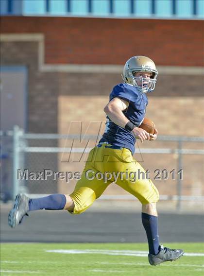 Thumbnail 2 in Thatcher vs. Yuma Catholic (AIA 2A State Semifinal) photogallery.