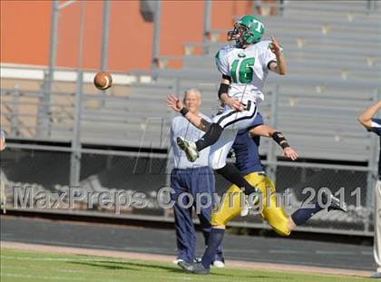 Thumbnail 2 in Thatcher vs. Yuma Catholic (AIA 2A State Semifinal) photogallery.
