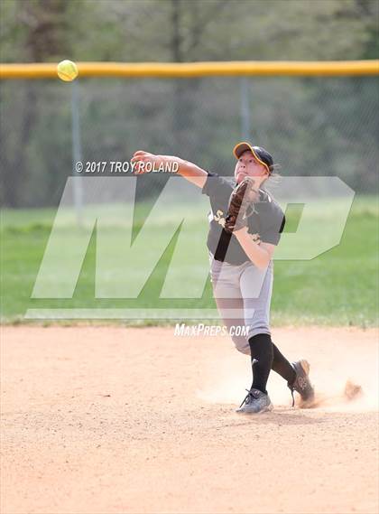 Thumbnail 2 in Middletown vs South Carroll (Williamsport Tournament) photogallery.