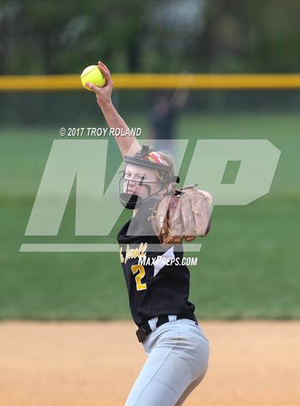 Thumbnail 3 in Middletown vs South Carroll (Williamsport Tournament) photogallery.