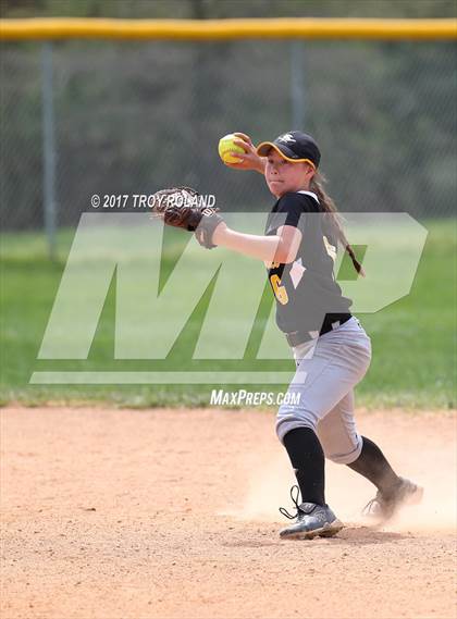Thumbnail 1 in Middletown vs South Carroll (Williamsport Tournament) photogallery.