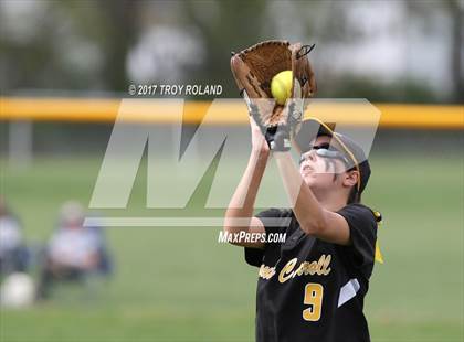 Thumbnail 3 in Middletown vs South Carroll (Williamsport Tournament) photogallery.