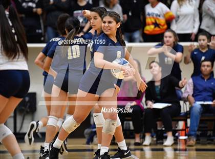 Thumbnail 2 in Clark vs. O'Connor (UIL 6A Regional Final) photogallery.