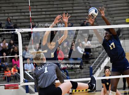 Thumbnail 2 in Clark vs. O'Connor (UIL 6A Regional Final) photogallery.