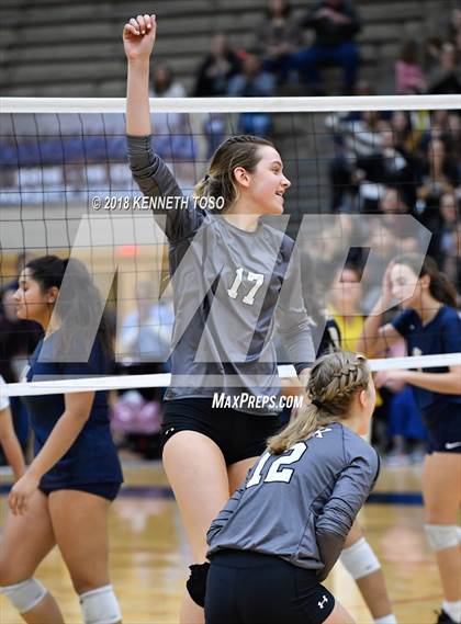 Thumbnail 3 in Clark vs. O'Connor (UIL 6A Regional Final) photogallery.