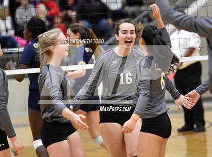 Thumbnail 2 in Clark vs. O'Connor (UIL 6A Regional Final) photogallery.