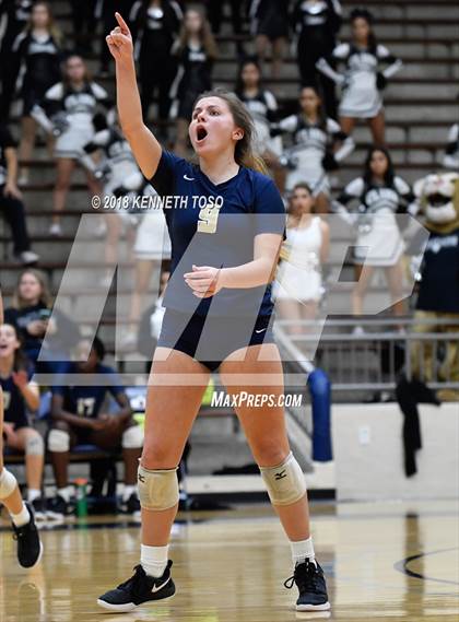 Thumbnail 2 in Clark vs. O'Connor (UIL 6A Regional Final) photogallery.