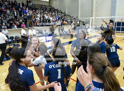 Thumbnail 2 in Clark vs. O'Connor (UIL 6A Regional Final) photogallery.