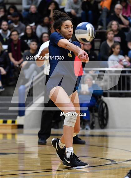Thumbnail 2 in Clark vs. O'Connor (UIL 6A Regional Final) photogallery.