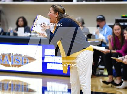 Thumbnail 1 in Clark vs. O'Connor (UIL 6A Regional Final) photogallery.