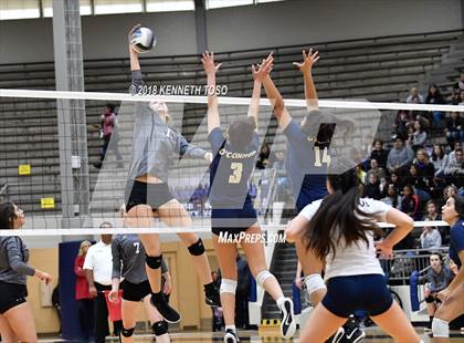 Thumbnail 2 in Clark vs. O'Connor (UIL 6A Regional Final) photogallery.
