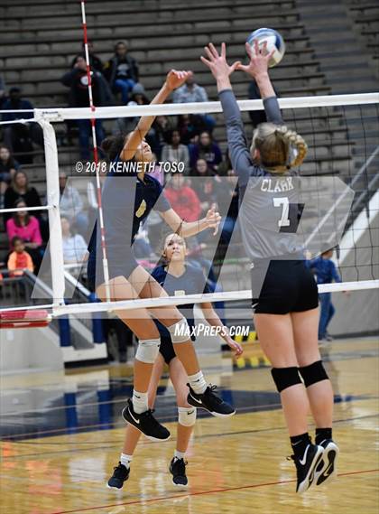Thumbnail 3 in Clark vs. O'Connor (UIL 6A Regional Final) photogallery.