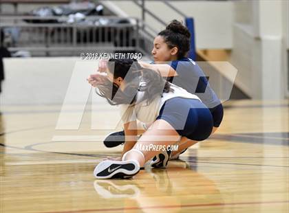 Thumbnail 2 in Clark vs. O'Connor (UIL 6A Regional Final) photogallery.
