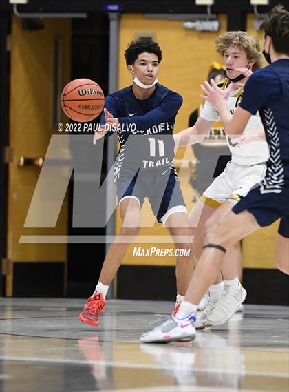 Thumbnail 1 in Cherokee Trail @ Arapahoe photogallery.