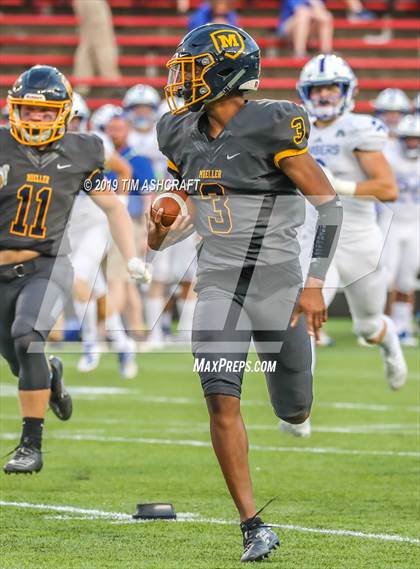 Thumbnail 1 in St. Xavier vs Moeller @ Nippert Stadium photogallery.