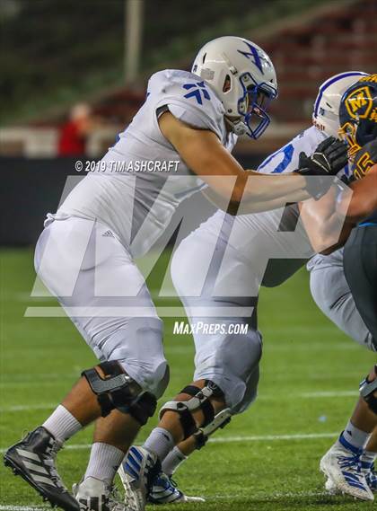 Thumbnail 3 in St. Xavier vs Moeller @ Nippert Stadium photogallery.
