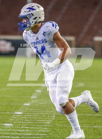 Thumbnail 3 in St. Xavier vs Moeller @ Nippert Stadium photogallery.
