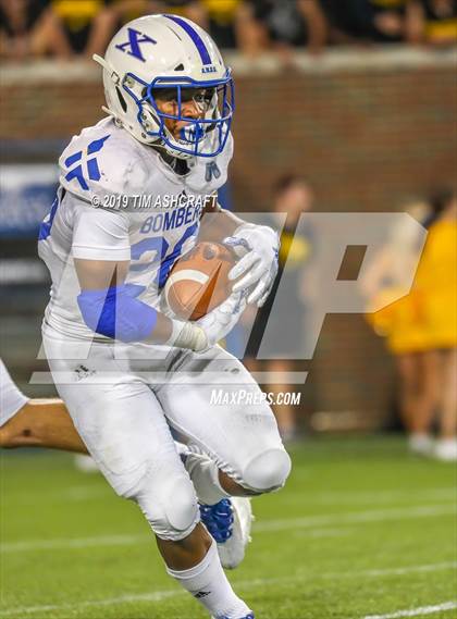 Thumbnail 3 in St. Xavier vs Moeller @ Nippert Stadium photogallery.