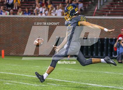Thumbnail 3 in St. Xavier vs Moeller @ Nippert Stadium photogallery.