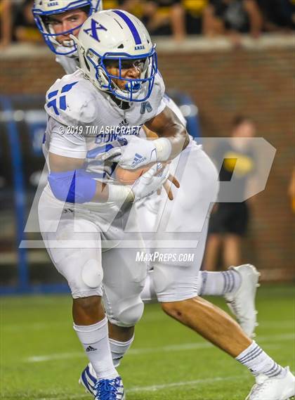 Thumbnail 2 in St. Xavier vs Moeller @ Nippert Stadium photogallery.