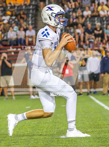 Thumbnail 3 in St. Xavier vs Moeller @ Nippert Stadium photogallery.