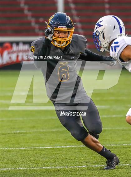 Thumbnail 1 in St. Xavier vs Moeller @ Nippert Stadium photogallery.