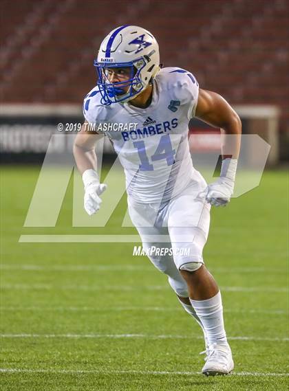 Thumbnail 2 in St. Xavier vs Moeller @ Nippert Stadium photogallery.