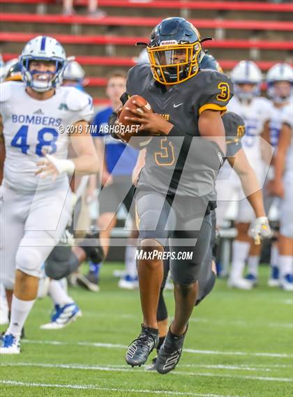 Thumbnail 1 in St. Xavier vs Moeller @ Nippert Stadium photogallery.