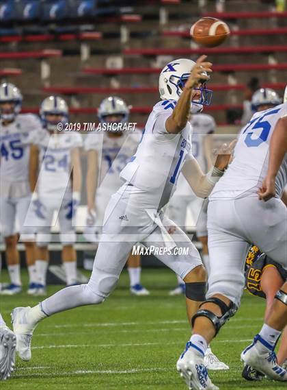 Thumbnail 3 in St. Xavier vs Moeller @ Nippert Stadium photogallery.