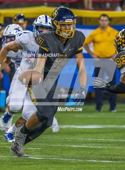 Thumbnail 2 in St. Xavier vs Moeller @ Nippert Stadium photogallery.