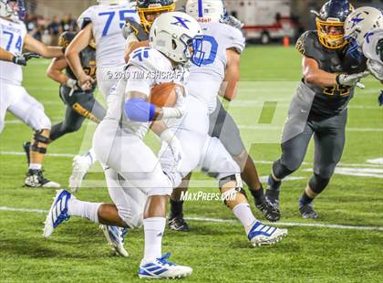 Thumbnail 1 in St. Xavier vs Moeller @ Nippert Stadium photogallery.