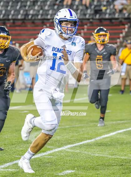 Thumbnail 2 in St. Xavier vs Moeller @ Nippert Stadium photogallery.