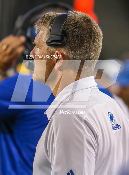 Thumbnail 3 in St. Xavier vs Moeller @ Nippert Stadium photogallery.