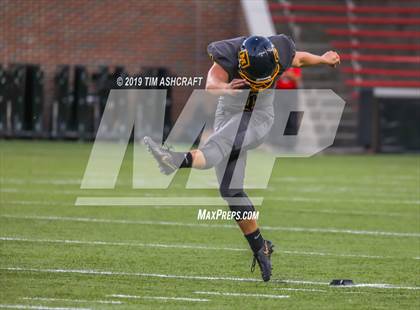 Thumbnail 2 in St. Xavier vs Moeller @ Nippert Stadium photogallery.