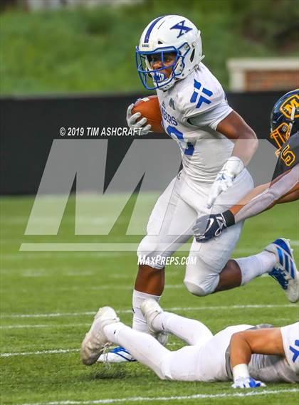 Thumbnail 3 in St. Xavier vs Moeller @ Nippert Stadium photogallery.