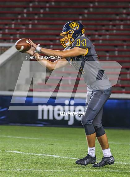 Thumbnail 3 in St. Xavier vs Moeller @ Nippert Stadium photogallery.