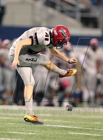 Thumbnail 1 in Cedar Hill vs. Katy (UIL 5A Division 2 Final) photogallery.