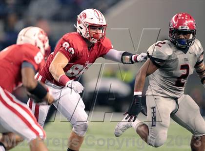 Thumbnail 3 in Cedar Hill vs. Katy (UIL 5A Division 2 Final) photogallery.