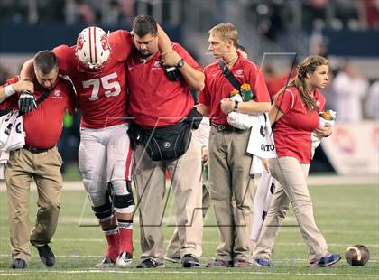 Thumbnail 1 in Cedar Hill vs. Katy (UIL 5A Division 2 Final) photogallery.