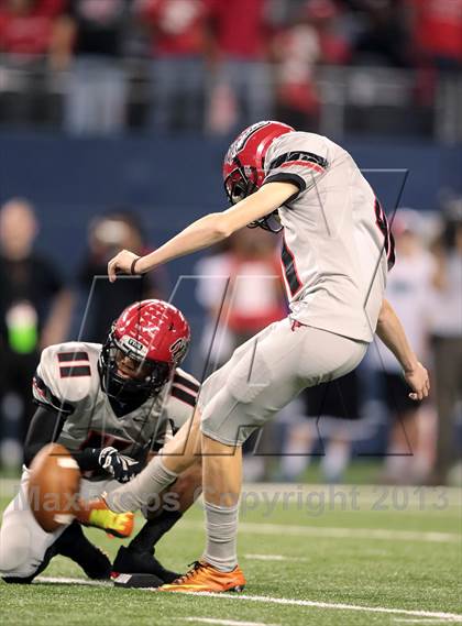 Thumbnail 2 in Cedar Hill vs. Katy (UIL 5A Division 2 Final) photogallery.