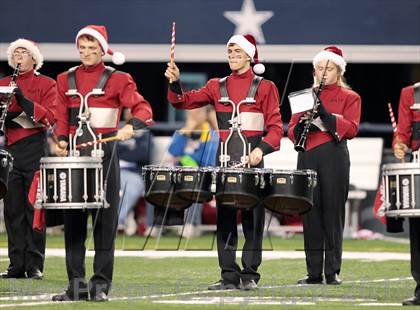 Thumbnail 2 in Cedar Hill vs. Katy (UIL 5A Division 2 Final) photogallery.