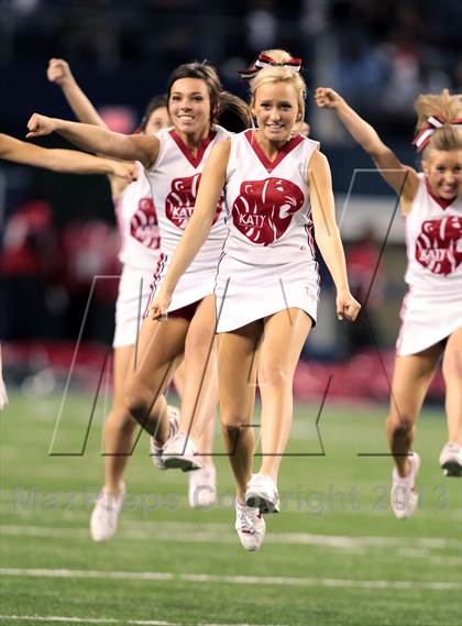 Thumbnail 2 in Cedar Hill vs. Katy (UIL 5A Division 2 Final) photogallery.