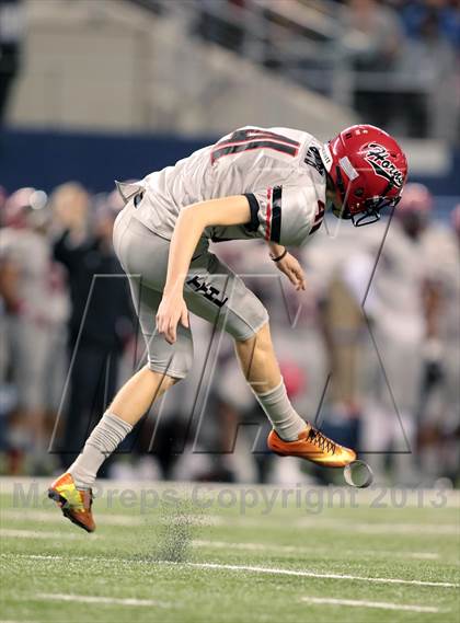 Thumbnail 2 in Cedar Hill vs. Katy (UIL 5A Division 2 Final) photogallery.